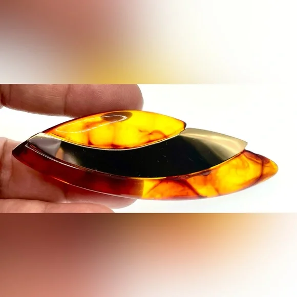 Vintage Amber Lucite and Gold
Tone Brooch Pin Unique Art Deco - Picture 7 of 7